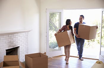 Couple-Carrying-Boxes-Into-New-Home-On-Moving-Day---350X230